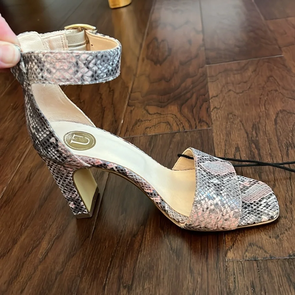 New- Unlace- pink and gray heels